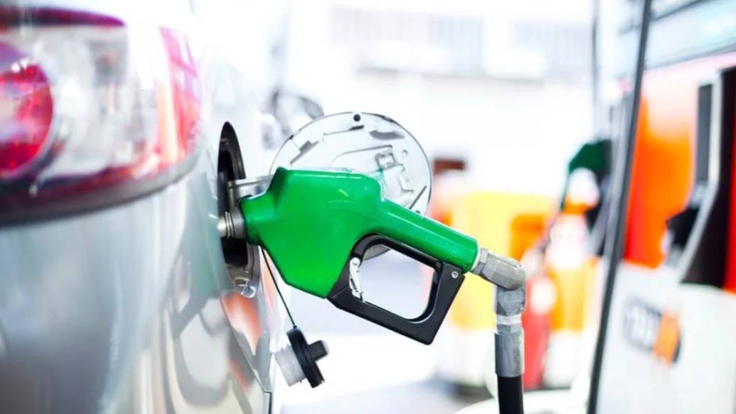 Araç sahipleri dikkat! Bu gece yarısı akaryakıt fiyatlarına indirim geliyor: 25 Temmuz 2022 güncel akaryakıt fiyatları 4